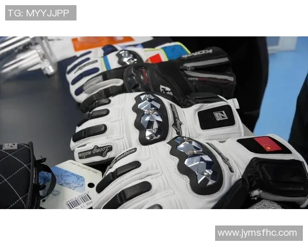 全球顶级足球明星专属球鞋盘点 探秘科技与设计的完美结合