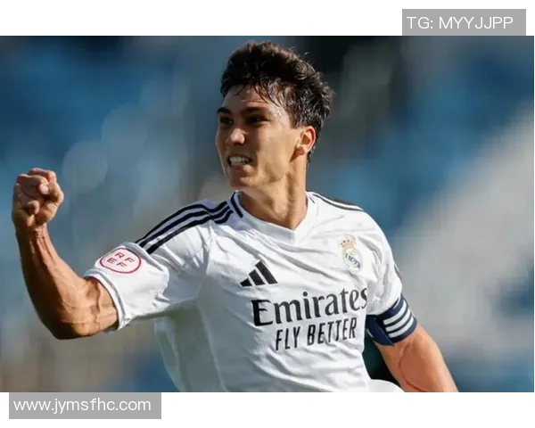 世界足坛5号位球星大揭秘：从历史巨星到当代先锋的辉煌之路