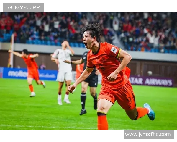 中场休息时国足球星展现惊人技术与领导力引领队友重拾信心